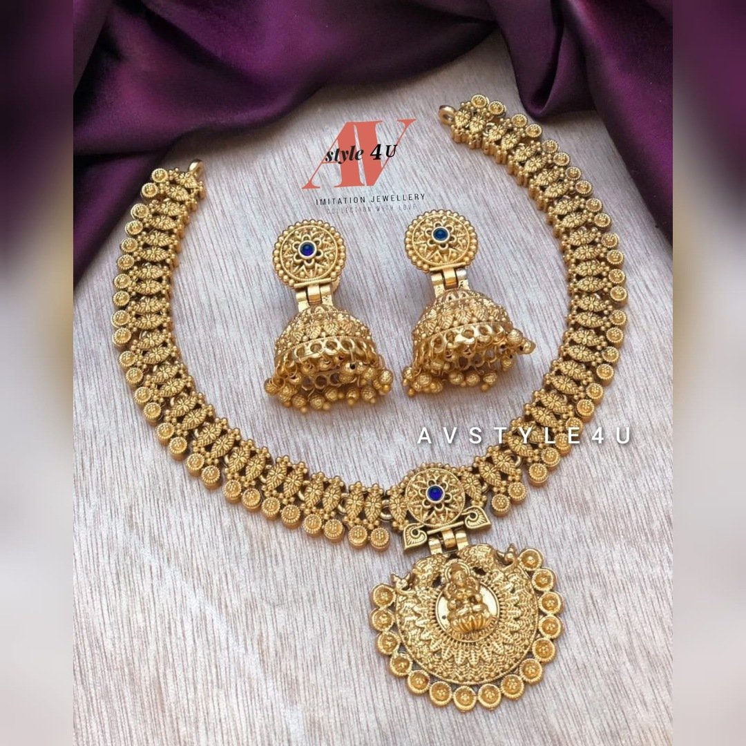 Matte gold necklace set