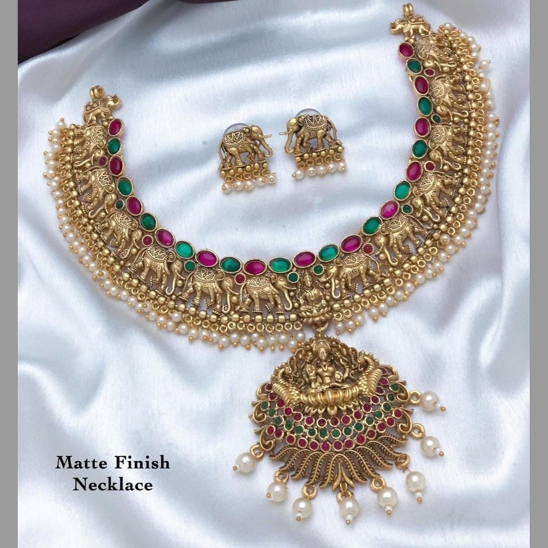 Exquisite Matte Pearls Necklace