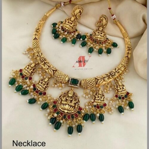 Exquisite Green Pearls Necklace