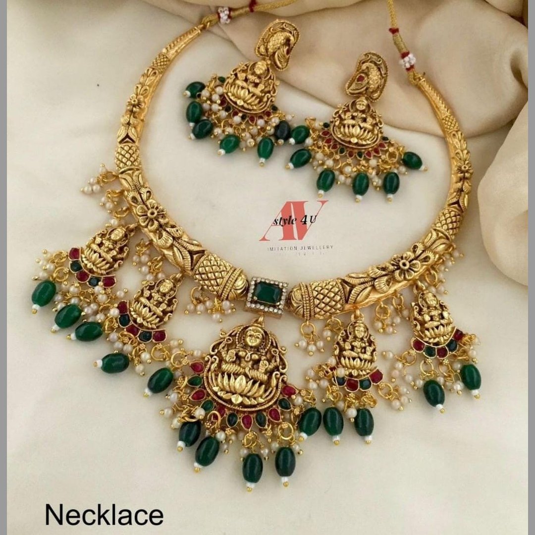 Exquisite Green Pearls Necklace