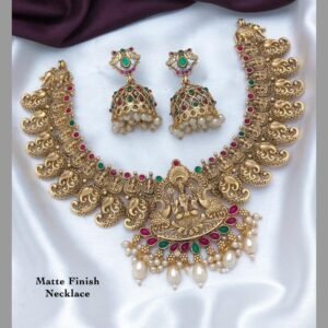 MATTE PEARLS NECKLACE