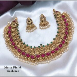 Matte Pearls Necklace