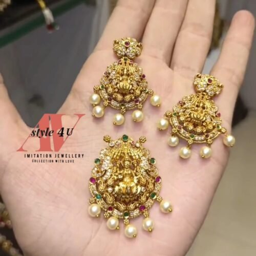 Exquisite Earrings with Pendant: A Fusion of Elegance and Style