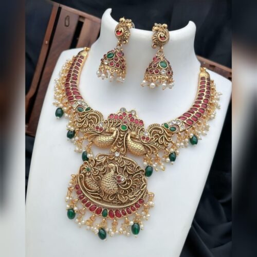 Unique Non-Idol Necklace Set