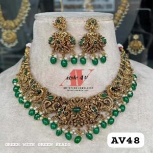 Elegant Non-Idol Necklace Set